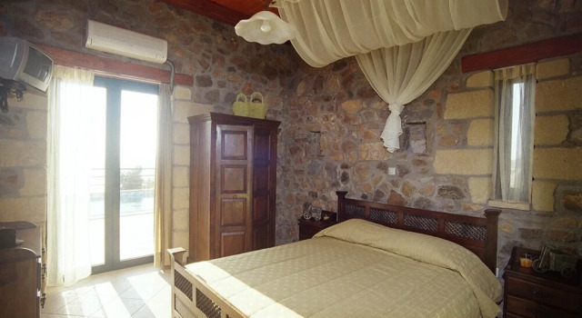 Villa Kimothoe is a Luxury Villa. It Overlooks Livadia bay on the Western Crete