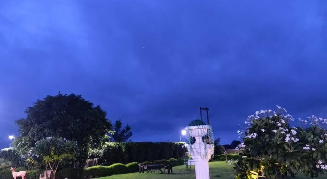 Elegance Resort, Забронировать Курортный отель Отели Вриндавана с бассейном, Бассейн
