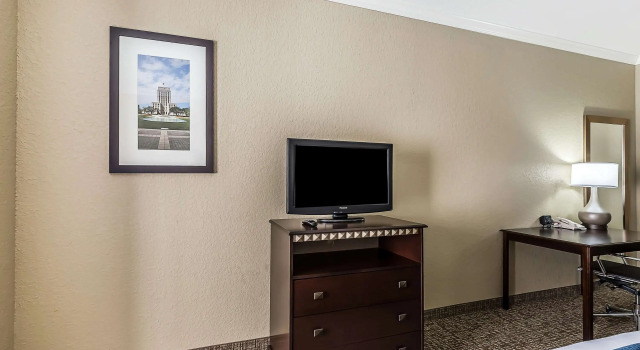 Четырёхместный люкс Comfort Suites Houston IAH Airport - Beltway 8