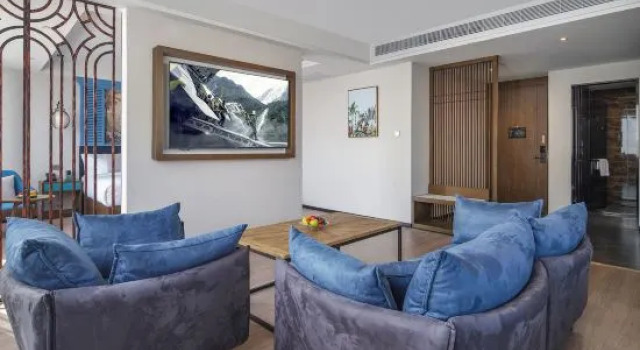 Люкс Executive Mehood Hotel (Hebi High-Speed Railway Station Qihe Jinsha Beach)