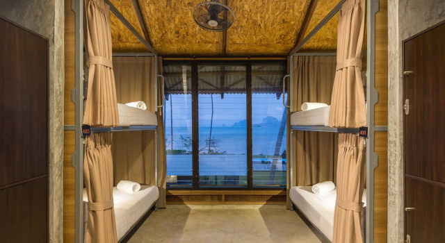 Кровать в общем номере Tinidee Hideaway Tonsai Beach Krabi