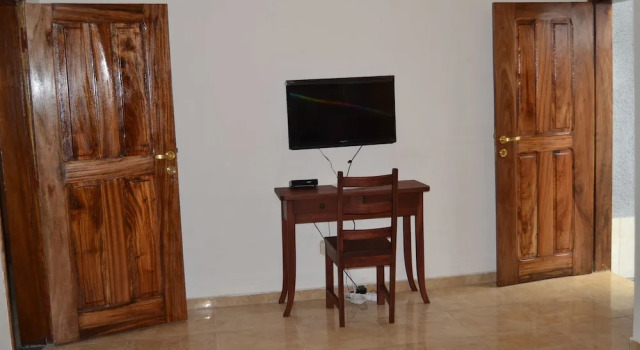 Residence Rom 4 II plateaux, Boek Hotel Hotels in Abidjan met parkeren, Parkeren