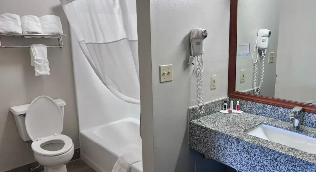Номер Standard Days Inn by Wyndham Greenville