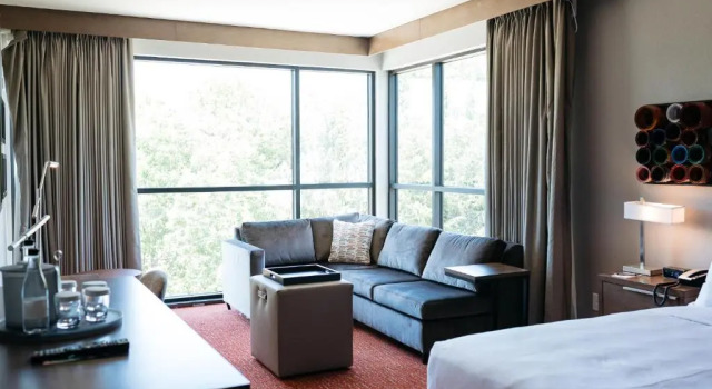 Люкс студия Revel Hotel, Tapestry Collection By Hilton