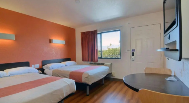 Четырёхместный номер Standard Motel 6-Palm Desert, CA - Palm Springs Area