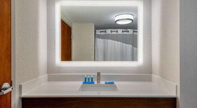 Двухместный люкс Holiday Inn Express Chapel Hill by IHG