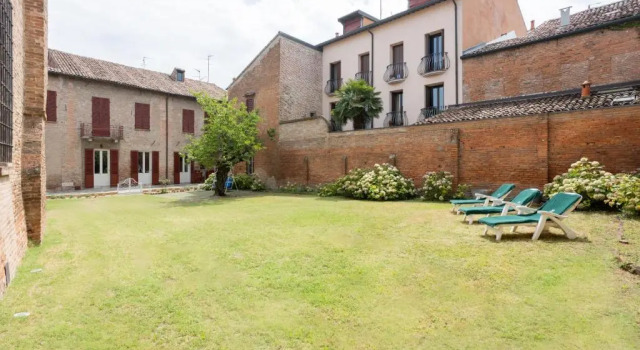 Palazzo Sabbioni Suite Del Conte Elegant Suite in Old Monastery City Center, Забронировать Отель Феррара Эмилия-Романья, рядом с Communal Theatre of Ferrara