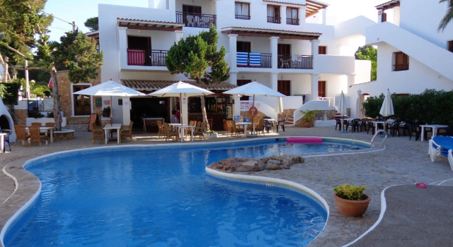 Apartamentos Los Pinares Benet, Book Apartment Hotels in Ibiza with a Pool, Swimming Pool