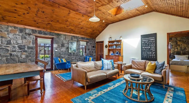 Коттедж Breakfast Creek Cottage - Central bluestone cottage