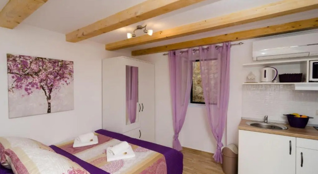 Студия Цокольный этаж Lavender Garden Apartments