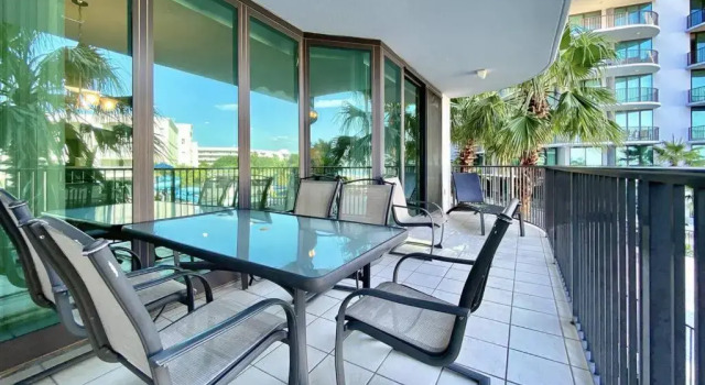 Phoenix on the Bay 2206- Elegant condo w/Lazy River Vortex Slide & Bay Views!
