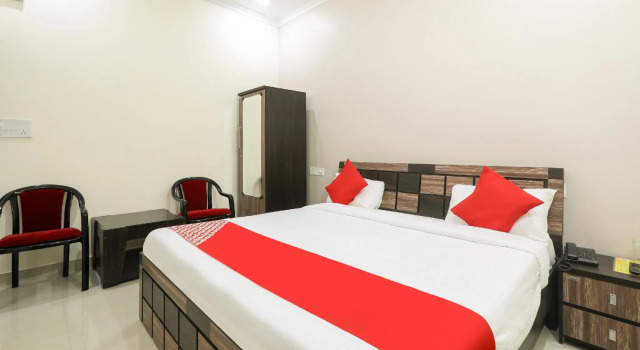 OYO 75810 Ronak Hotel