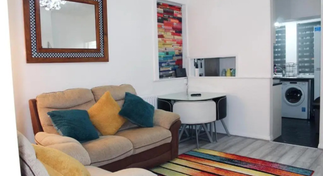Апартаменты 2 Bed 1st Floor Apartment-Own Entrance & Parking