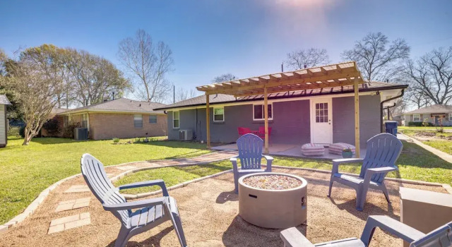 Коттедж Pet-friendly Tomball Cottage: Steps to Downtown!