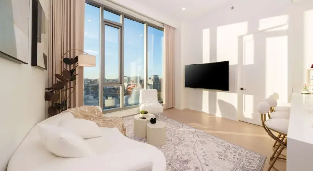 New Luxury Penthouse w Pool Gym in Flushing