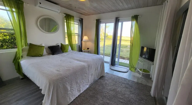 Unique Rare Villa! Retreat Style, Full Sea Views With Private Pool & Hot Tub! 3 Bedroom Villa by RedAwning, Réserver Villa Villas à Christ Church, Villa