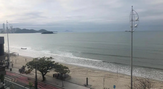 Baln Camboriu - Beira mar, Забронировать Апартаменты/квартира Отели Балнеариу-Камбориу с парковкой, рядом с Cinerama Shopping, Парковка