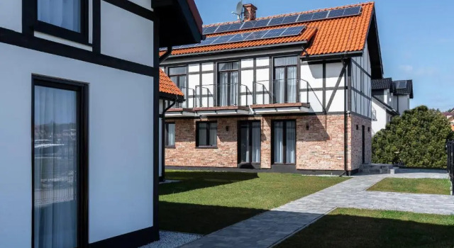 W Starym Porcie - pokój z widokiem na Zalew Wiślany balkonem i antresolą, Varaa Hostelli Krynica Morska 