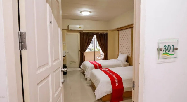 Nida Rooms Vacation 952 Bang Plat, Забронировать Отель Отели Бангкока с бассейном, рядом с Международная больница «Янхи», Бассейн