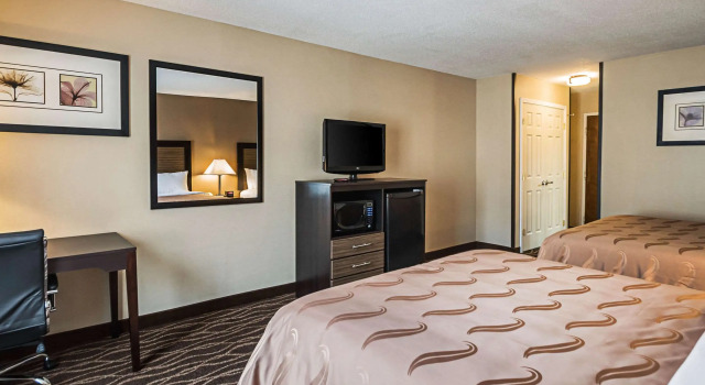 Четырёхместный номер Standard Quality Inn & Suites Frostburg-Cumberland