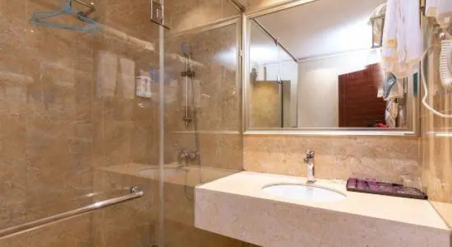 Ostar Holiday Hotel