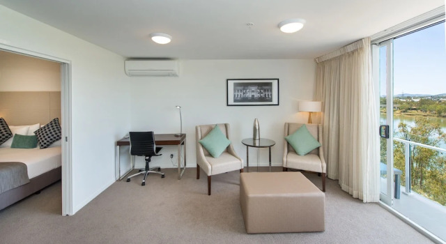 Апартаменты с балконом и с видом на реку Empire Apartment Hotel Rockhampton
