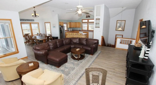 Flip Flops and Pop Tops - 7 Br Home
