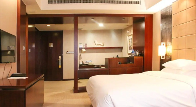 Двухместный номер Deluxe с видом на океан Crowne Plaza Yantai Sea View by IHG