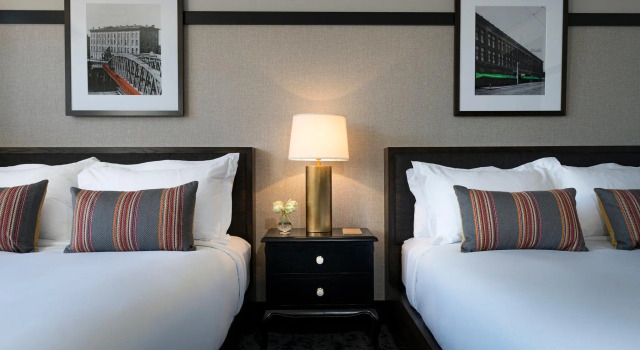 Четырёхместный номер Standard Kimpton Journeyman Hotel by IHG