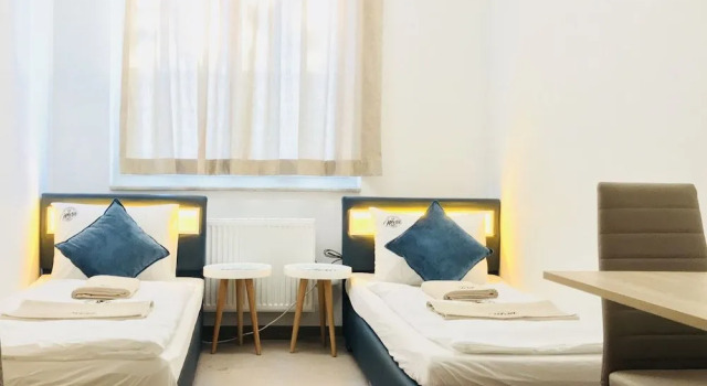 1st Motel Hostel  Monteurhotel, Varaa Motelli Hotellit Baijeri pysäköinnillä, Pysäköinti