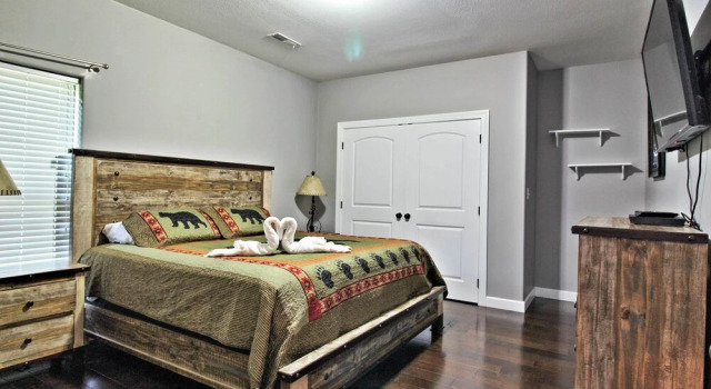 Коттедж Hot Tub & Game Room! Group-ready Smokies Cabin