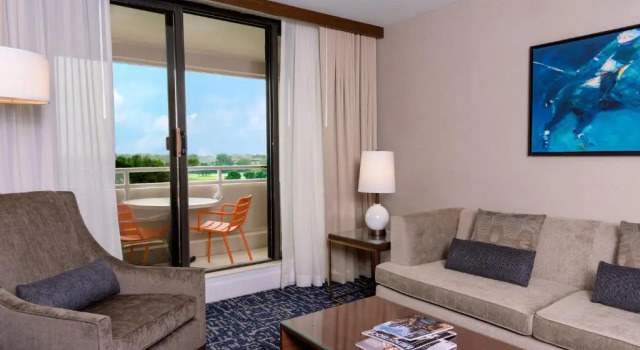 Люкс с балконом Hilton Chicago/Oak Brook Hills Resort & Conference Center