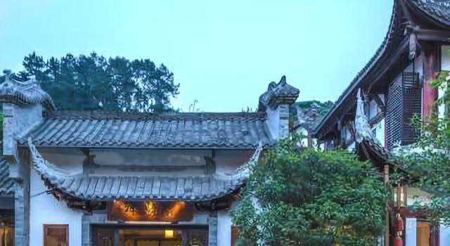 Jinye Chanyi Vacation Hotel, Buchen Sie Hotel Leshan Sichuan
