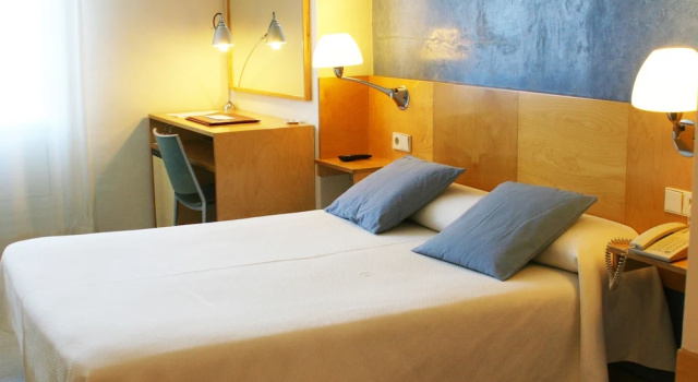 Двухместный номер Standard с балконом Hotel Rambla
