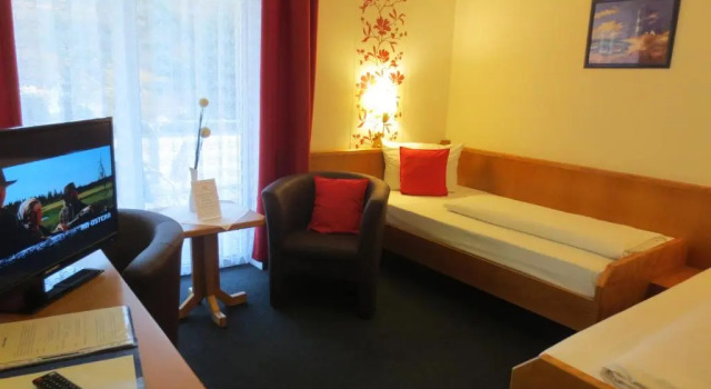 Двухместный номер Standard с балконом Hotel Krone