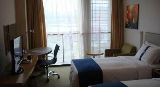 Holiday Inn Express Shanghai Meilong, Varaa Hotelli Shanghai Shanghai