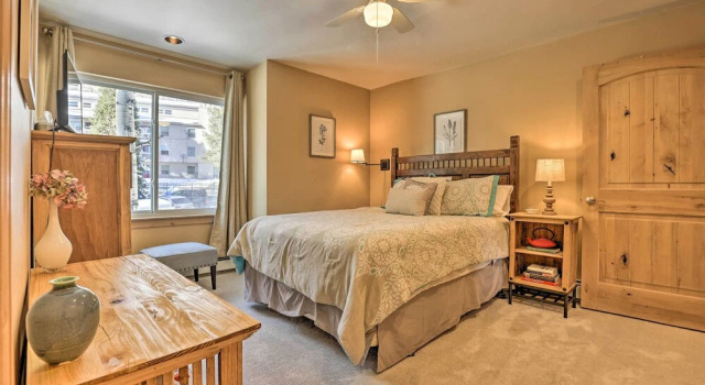 Апартаменты Vail Ski Condo w/ Mtn Views & Shuttle Service!