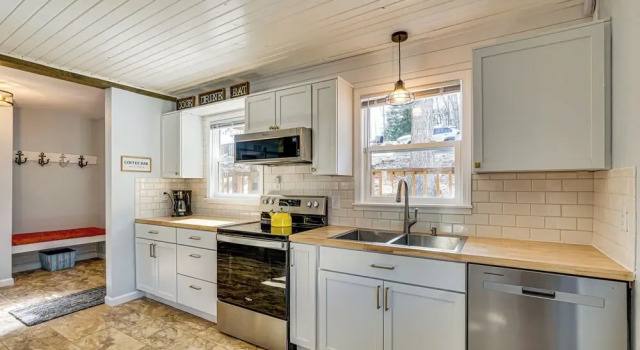 Коттедж Central Waterfront Home w/ Dock in Lake Ozark!