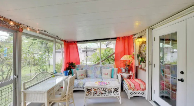 Коттедж Boho-style Escape w/ Patio ~ 3 Mi to Bonita Beach!