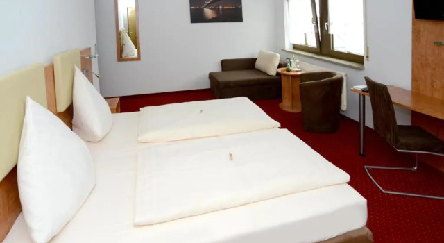 Hotel & Restaurant Jägerhof, Rezervați Hotel Buechenbach Roth