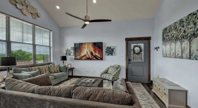 West End Nest With Hot Tub!