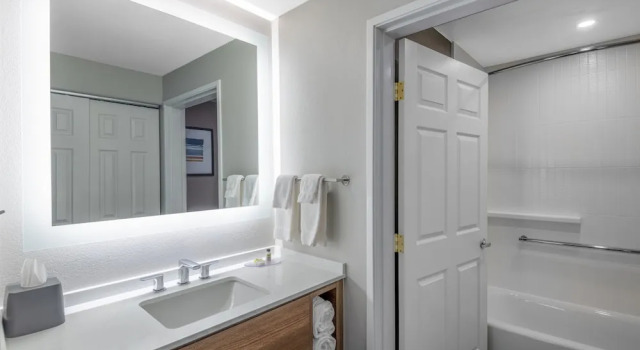 Люкс Staybridge Suites Phoenix Glendale Sports Dist by IHG