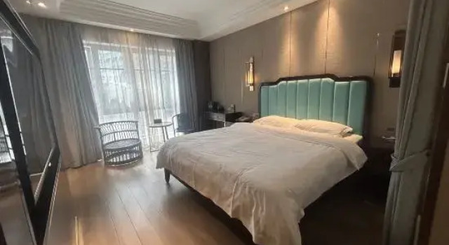Люкс World Smart Hotel (Shanghai University of Finance and Economics Dabaishu Subway Station)