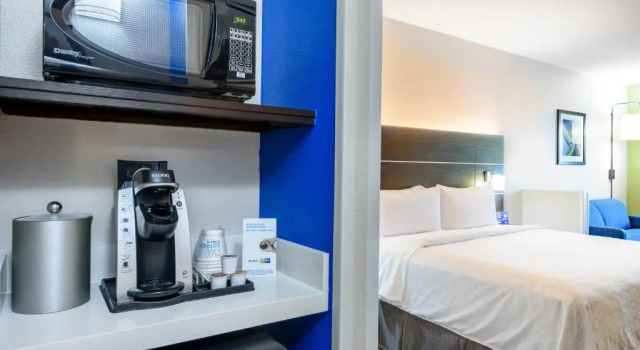 Люкс Holiday Inn Express Hotel and Suites Bastrop by IHG