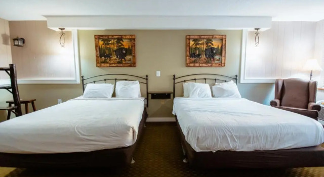 Четырёхместный номер Deluxe Brookside Lodge - Gatlinburg - On the River