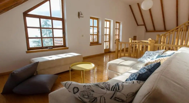 ~Colours of the wind~ A story of love!, Boek Villa Hotels in Lake Ohrid met parkeren, Parkeren