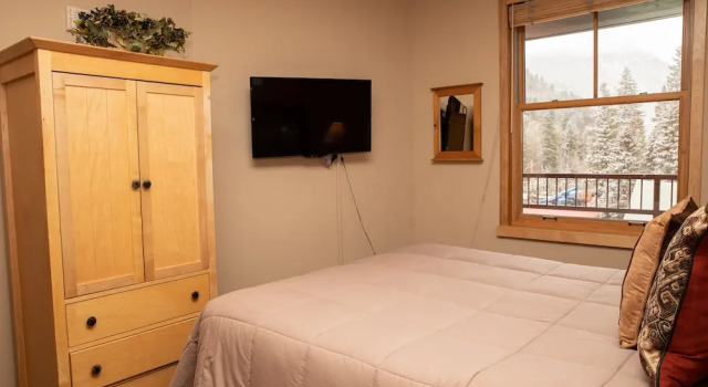 8282 Silver Mill 1 Bedroom Condo by RedAwning