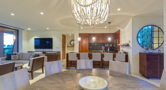 Sunny Vacation Condo 4
