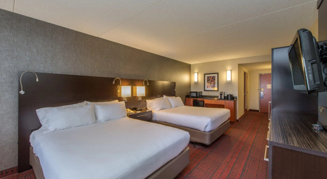 Четырёхместный номер Standard Holiday Inn Express Hotel & Suites Auburn by IHG