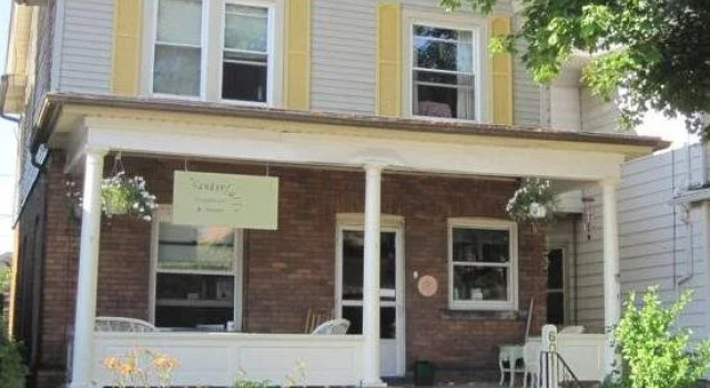 Wanderfalls Guesthouse & Hostel